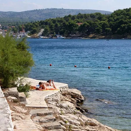 Apartments With A Swimming Pool Milna, Brac - 21179 Апартаменты *